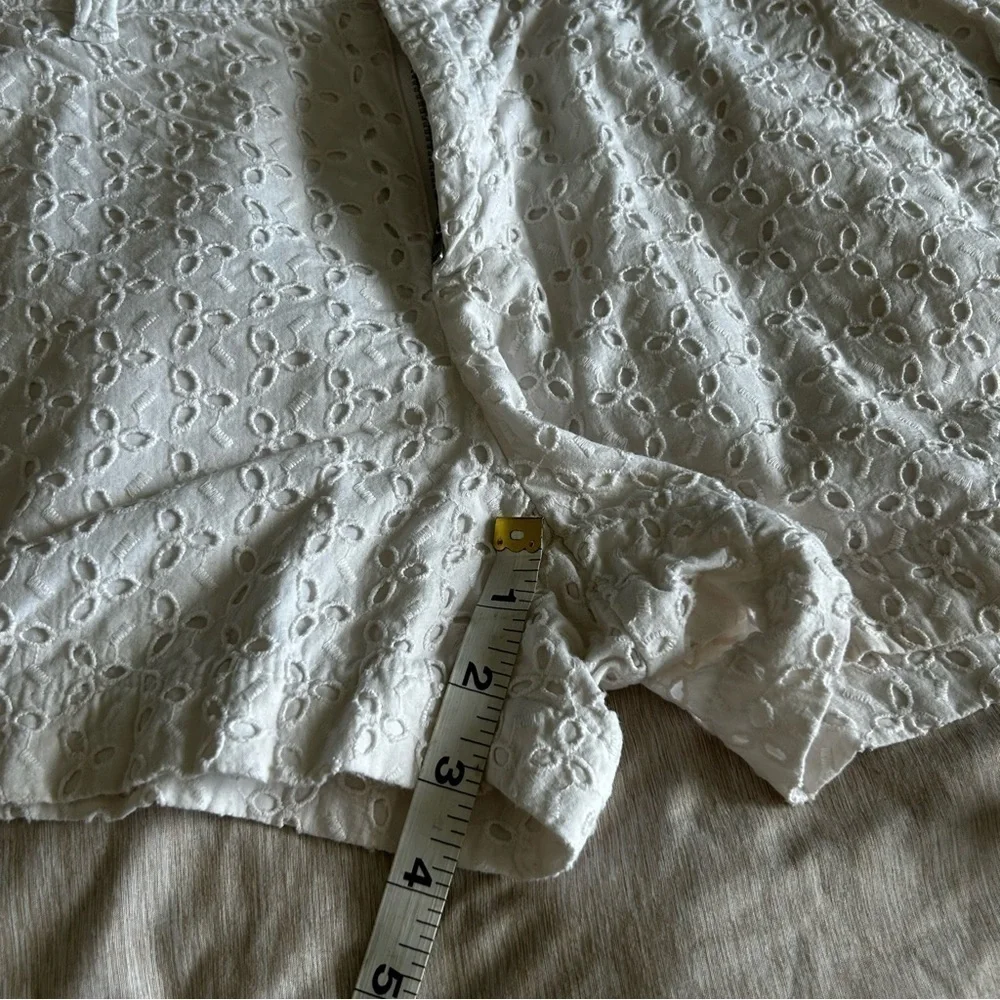GAP white eyelet